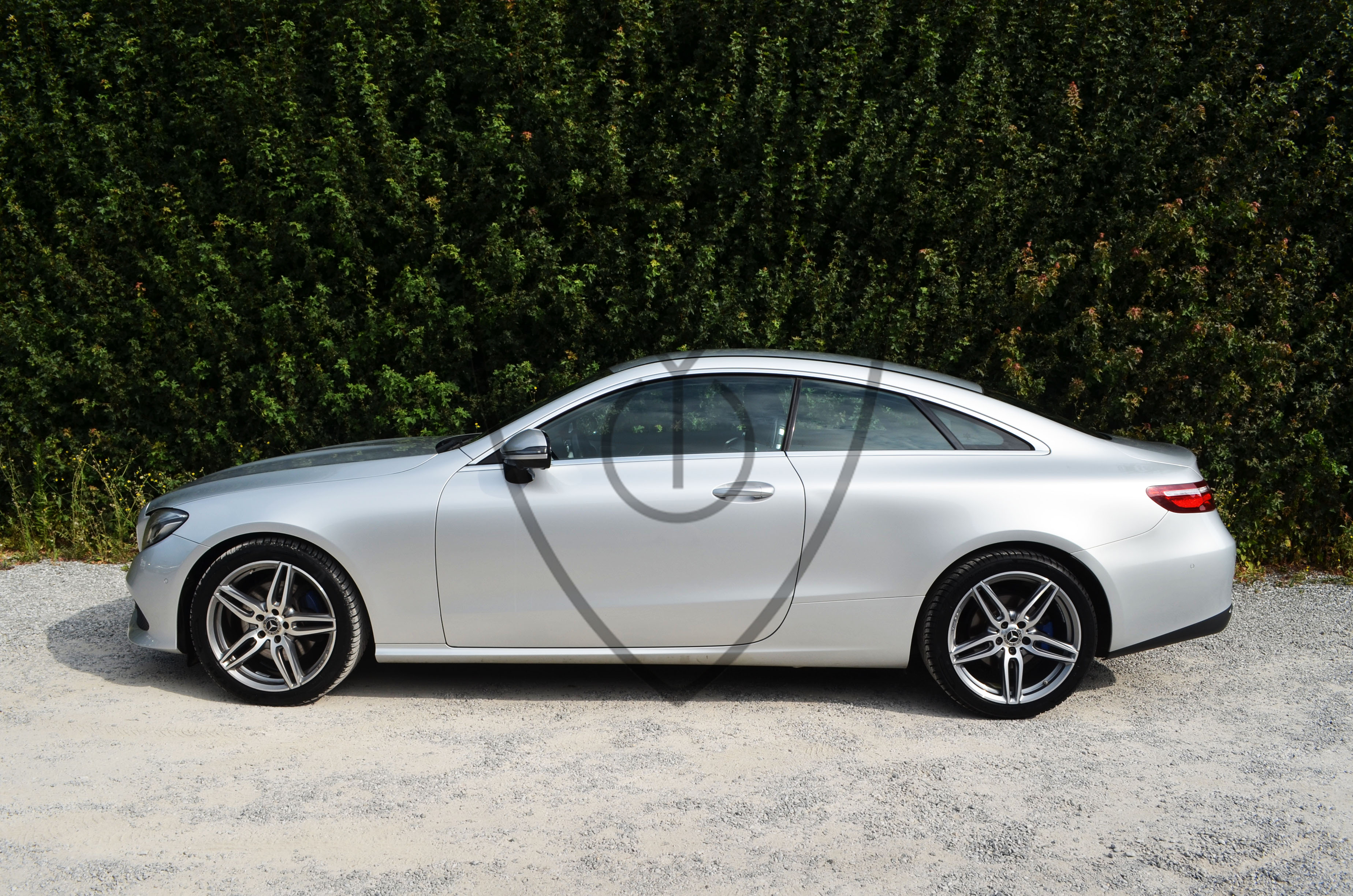 MERCEDES-BENZ-E220 — image 31